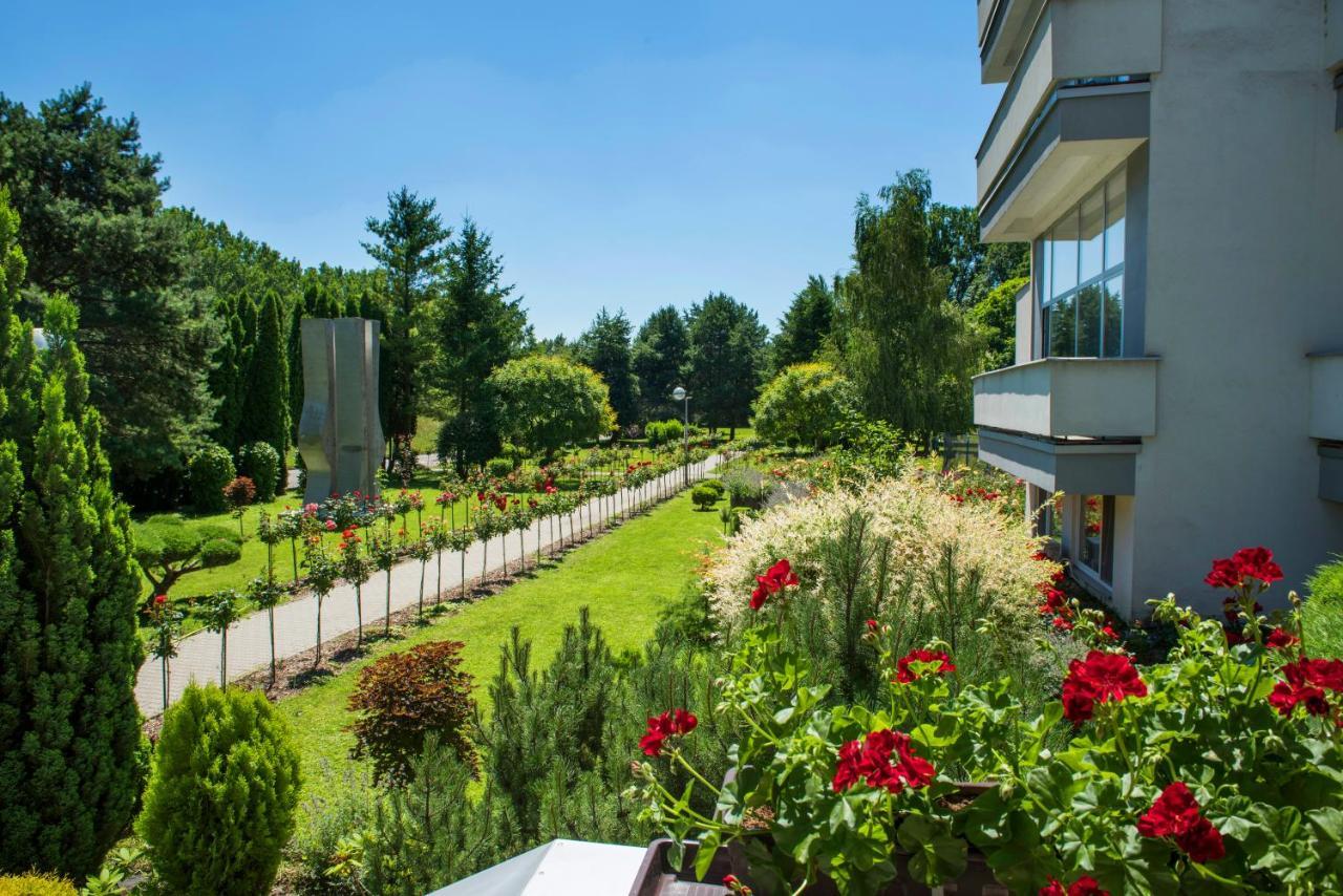 Hotel Park Piest'any Exteriör bild