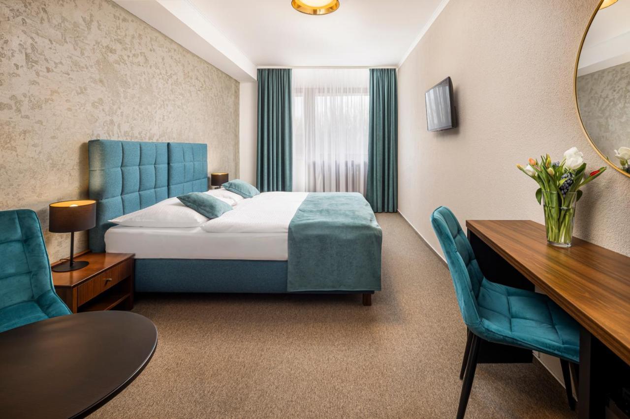 Hotel Park Piest'any Exteriör bild