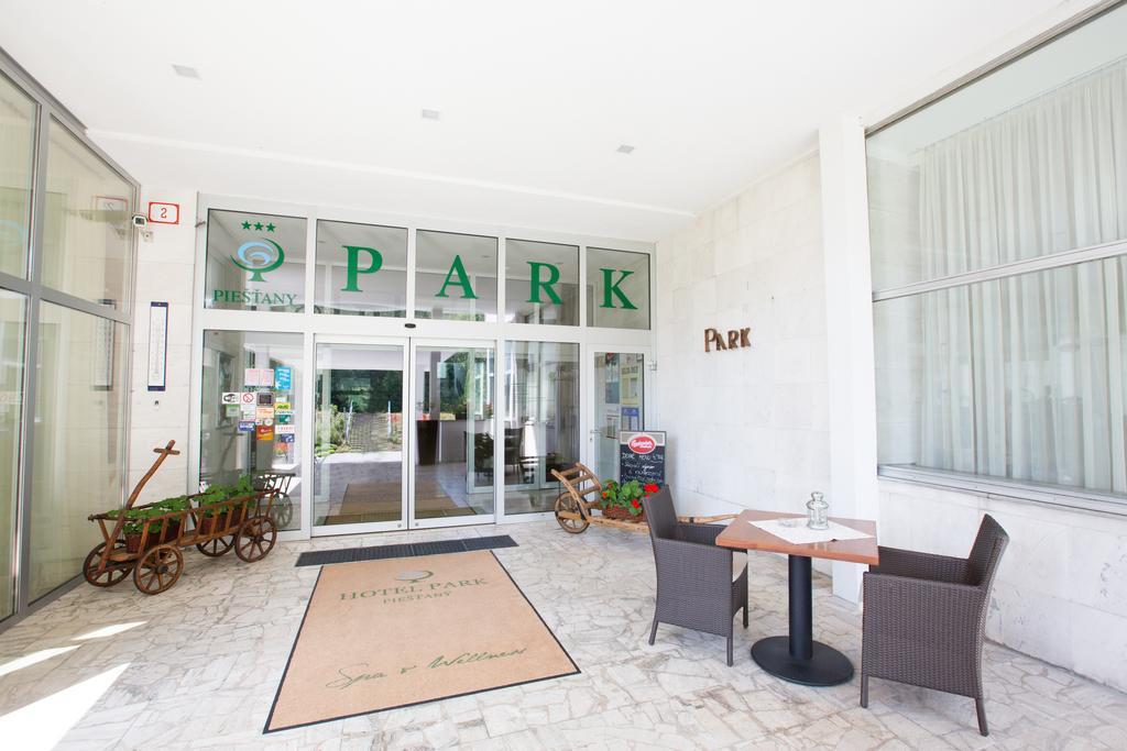 Hotel Park Piest'any Exteriör bild